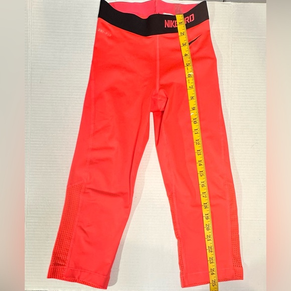 NIKE Women's Dri- Fit Yoga/Gym Workout Capris Leggings Pink Size XS‎ Pre-owned - Picture 2 of 8